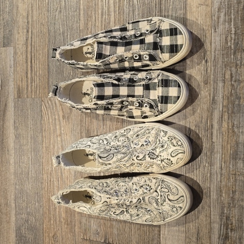 Corkys| 2 pair lot| Plaid & Paisley Design‎ | Size 8​